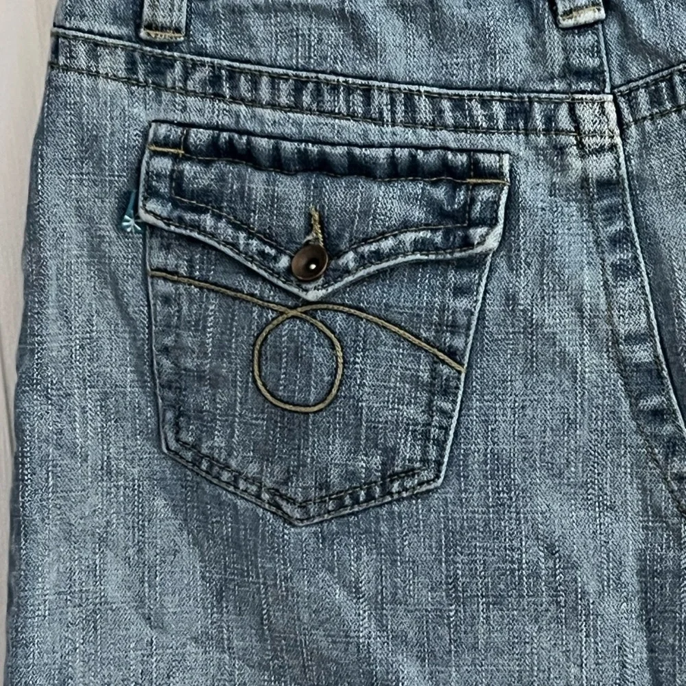 Delias Distressed embroidered Denim Skirt Size 9 Juniors Vintage